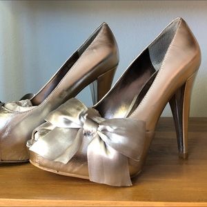 Silver pumps